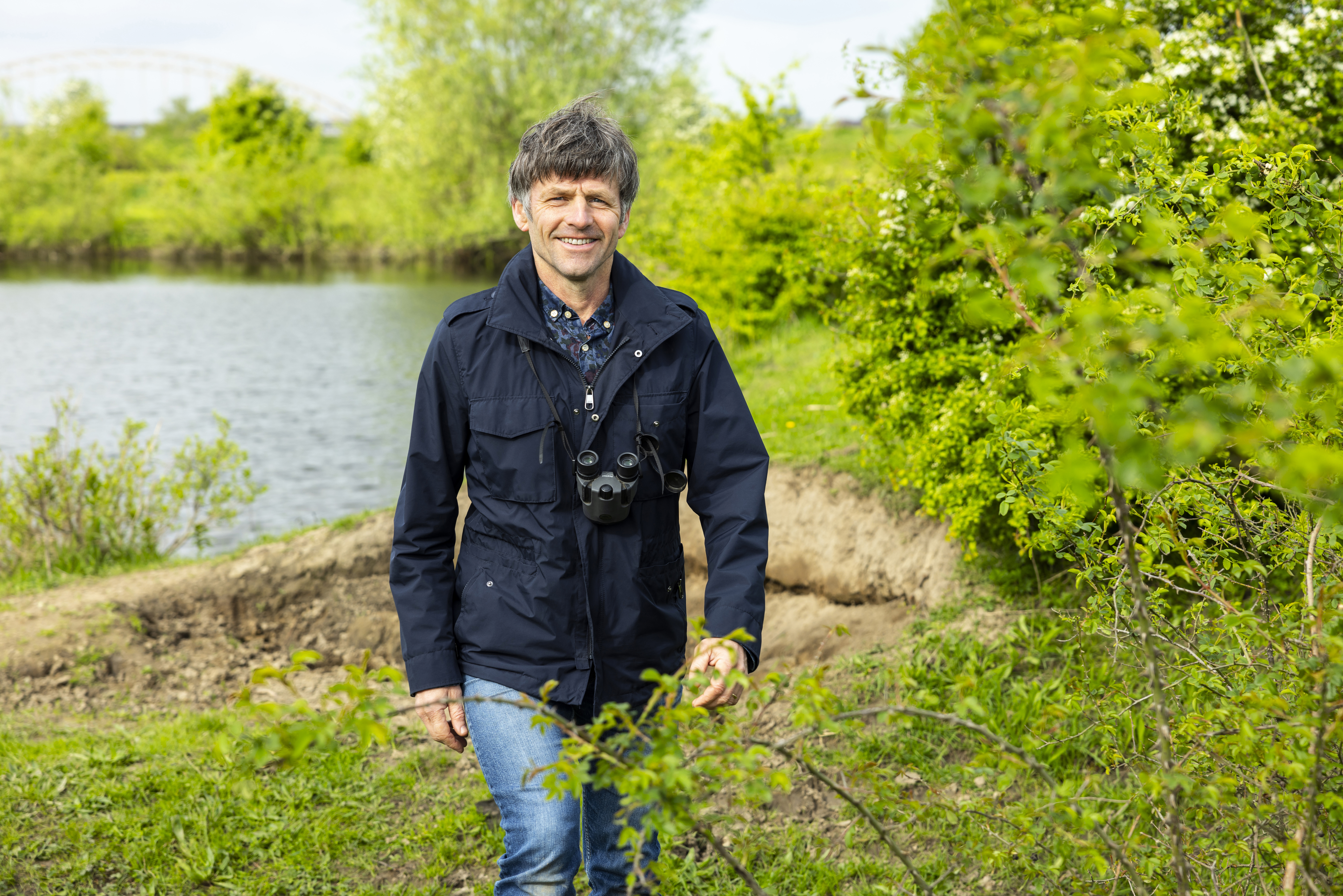 Jeroen Helmer bij een stierenkuil in de Ooijpolder