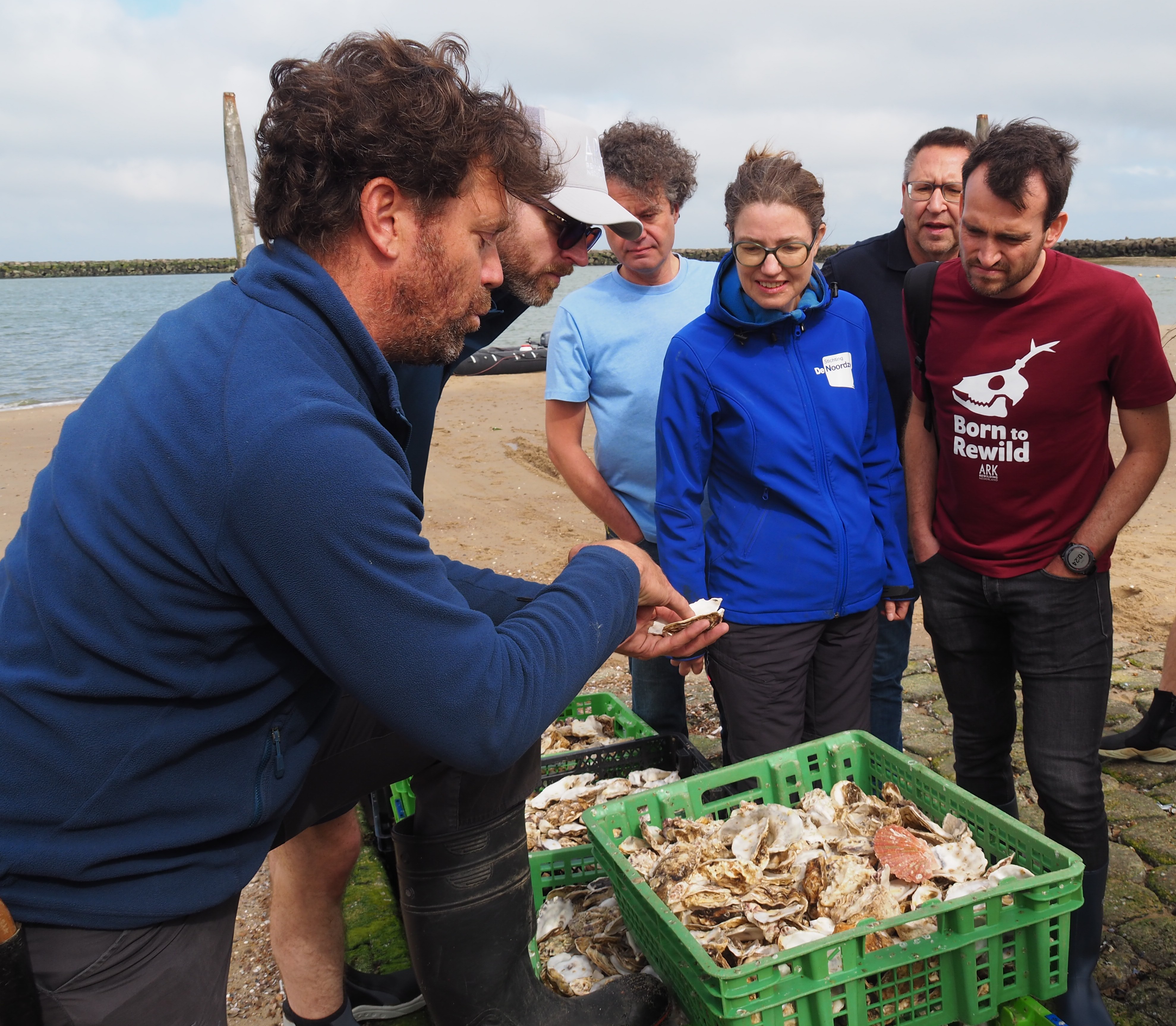 Ernst Schrijver (ARK) vertelt over oesters aan Seascape Collectief