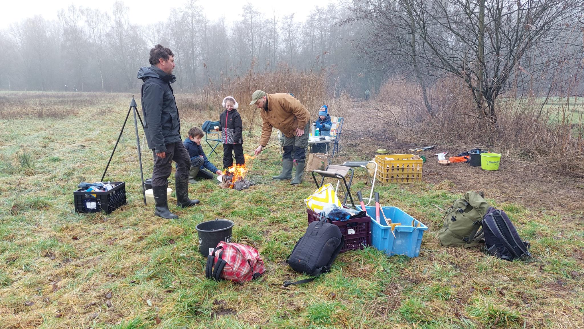Vuurtje bij het onthekken in KB