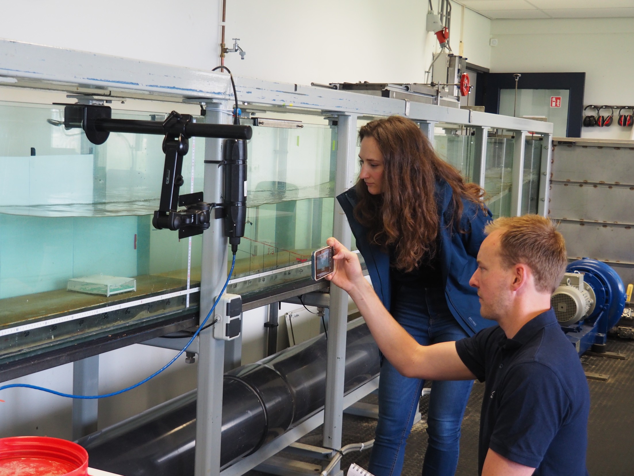 Test van de schaalmodellen van de frames in een aquarium