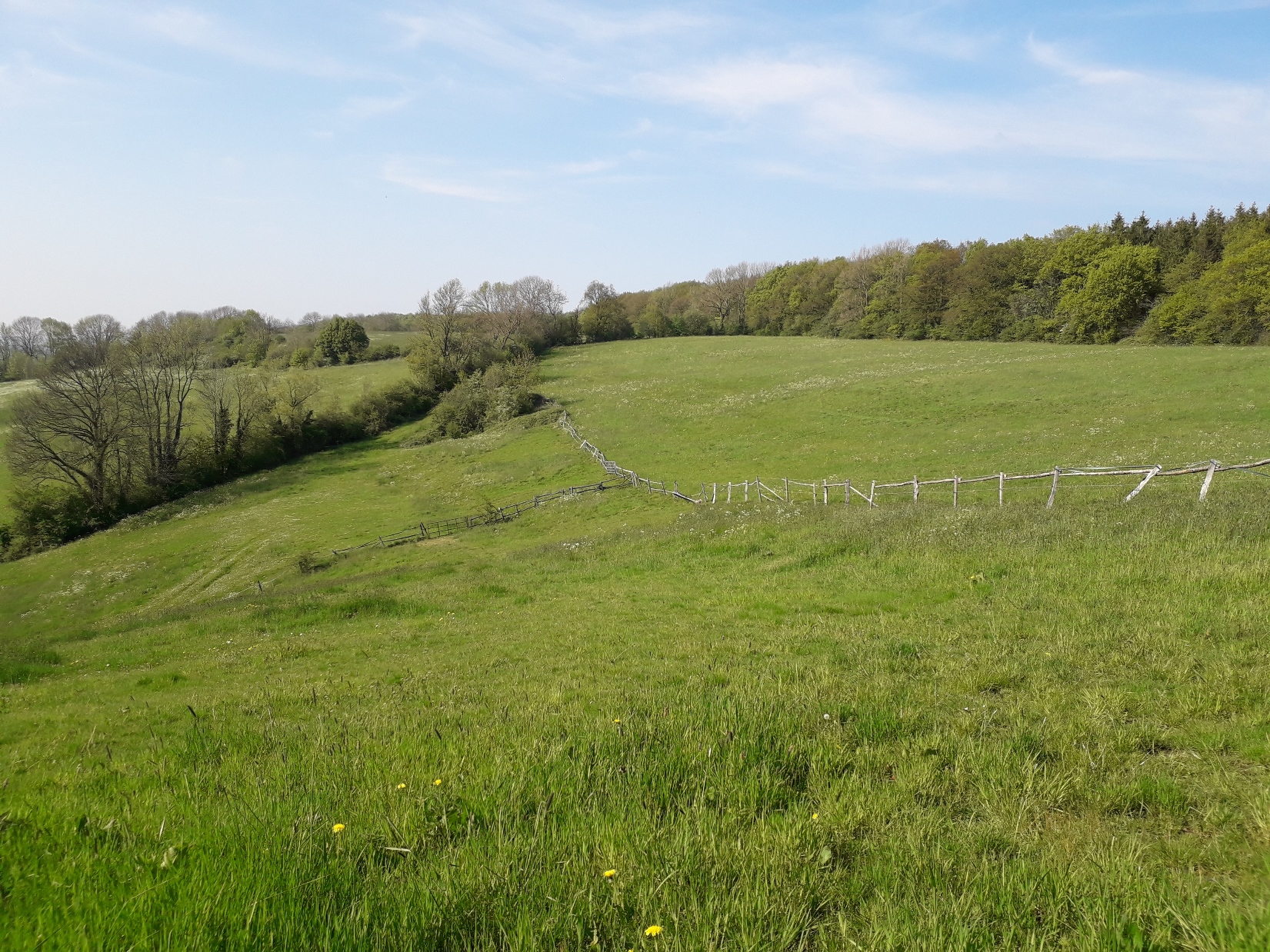 Op de huidige hellingen stroomt het water nog snel het dal in