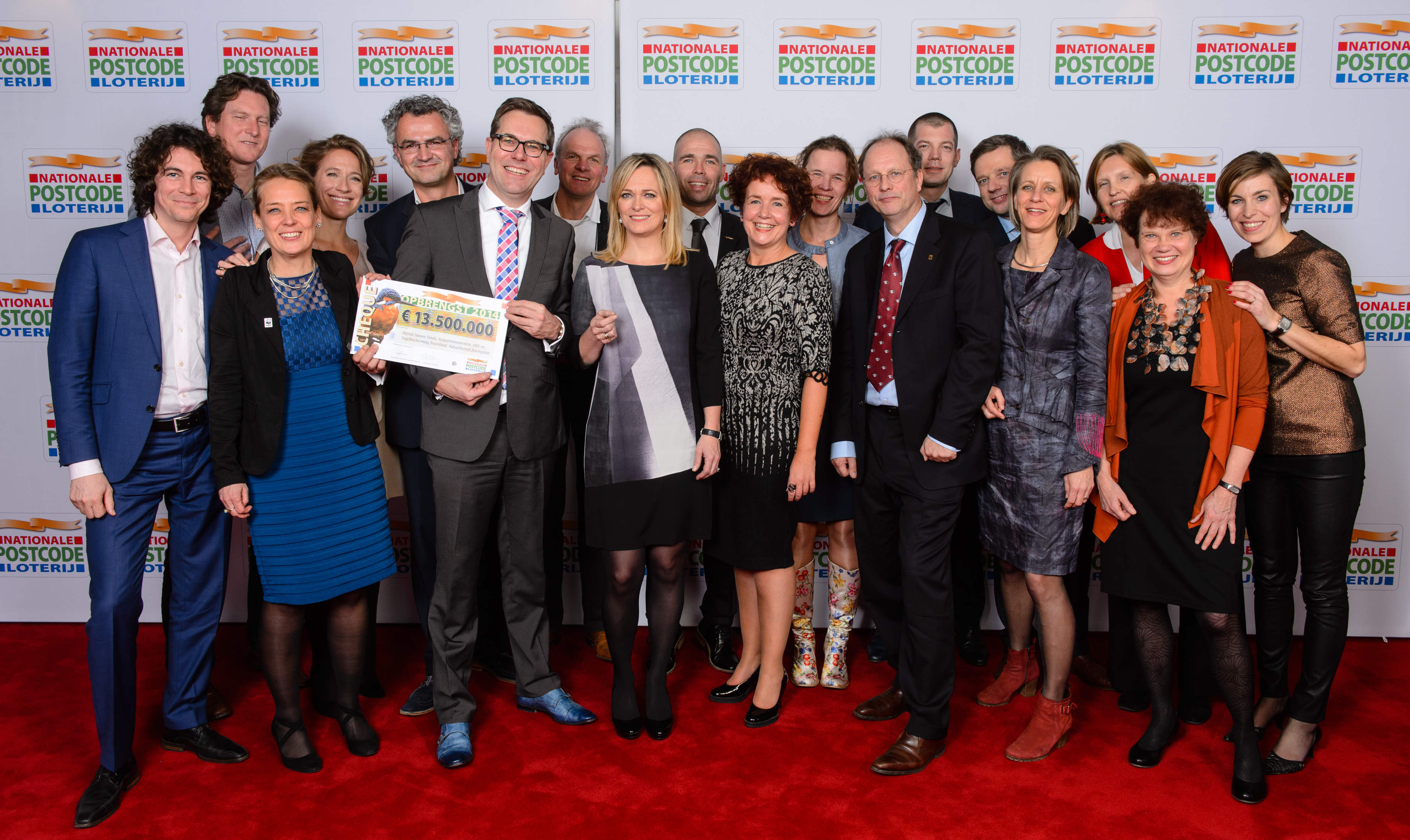 Natuurherstel Haringvliet ontvangt checque van de Nationale Postcode Loterij Foto Roy Beusker