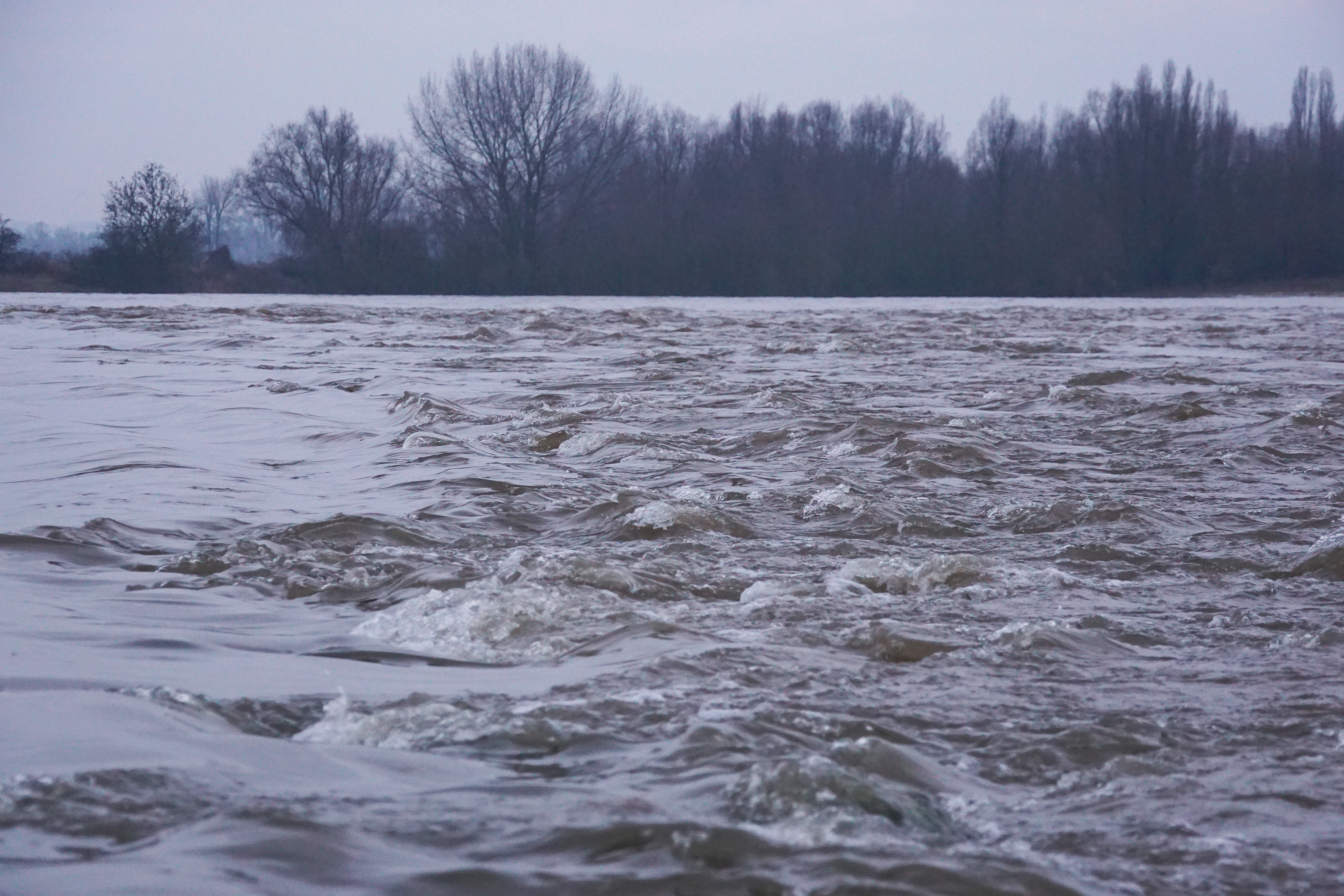 Smeltwater en regen zorgen voor hoogwatergolfje