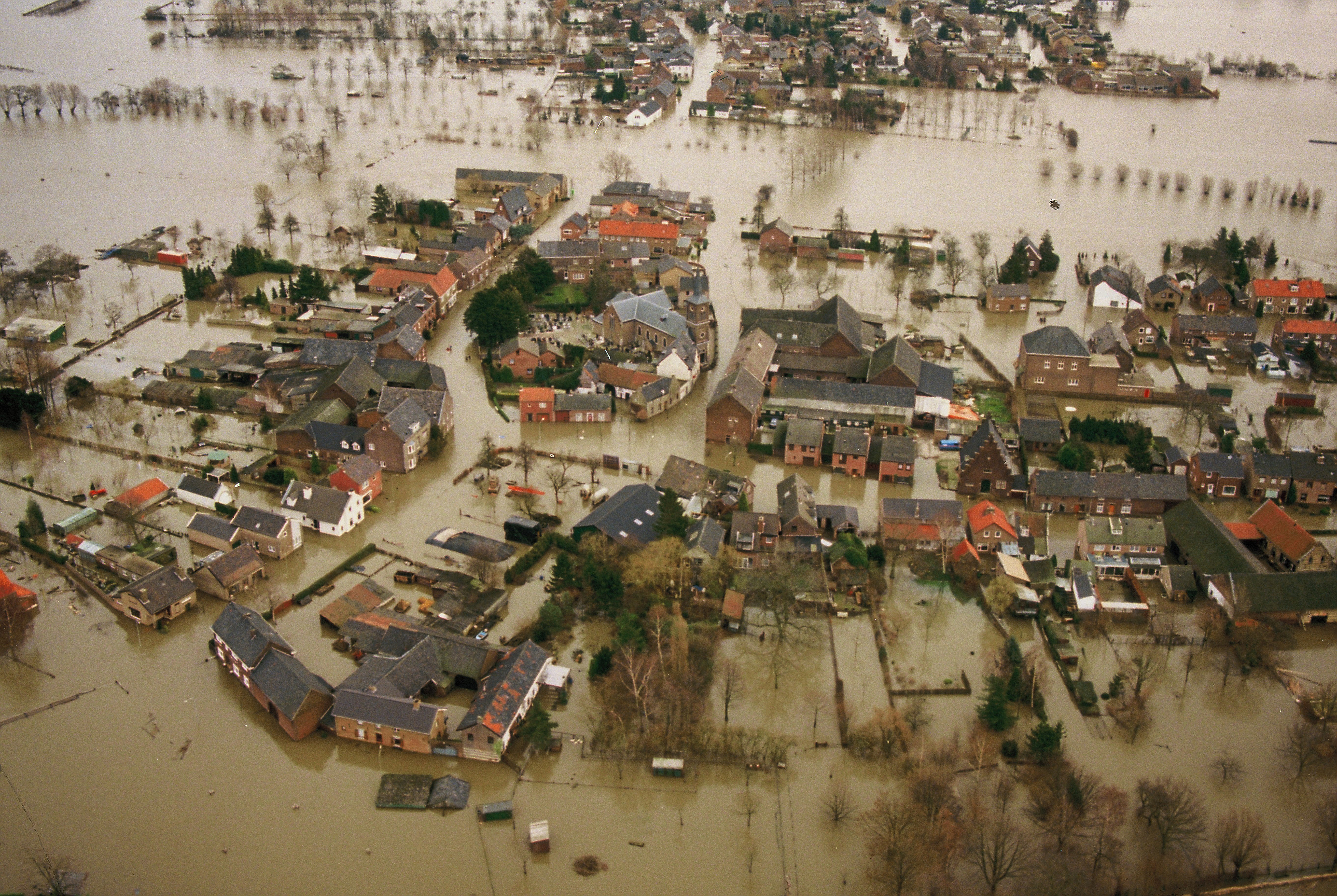 Hoogwater Itteren 1995 Foto Beeldbank Rijkswaterstaat Bart van Eyck