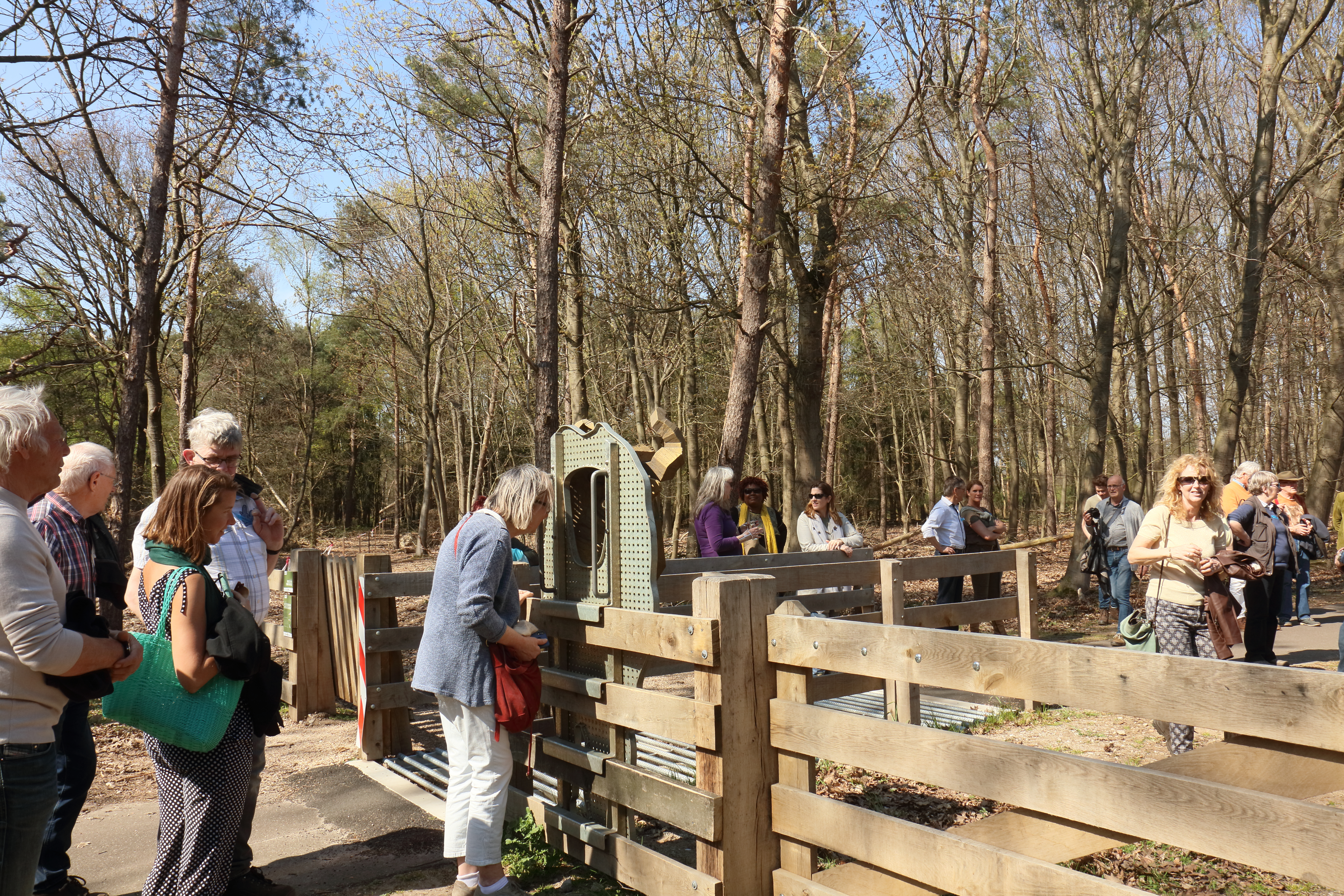 De kunstige wisent geeft goed aan hoe veel afstand je dient te houden