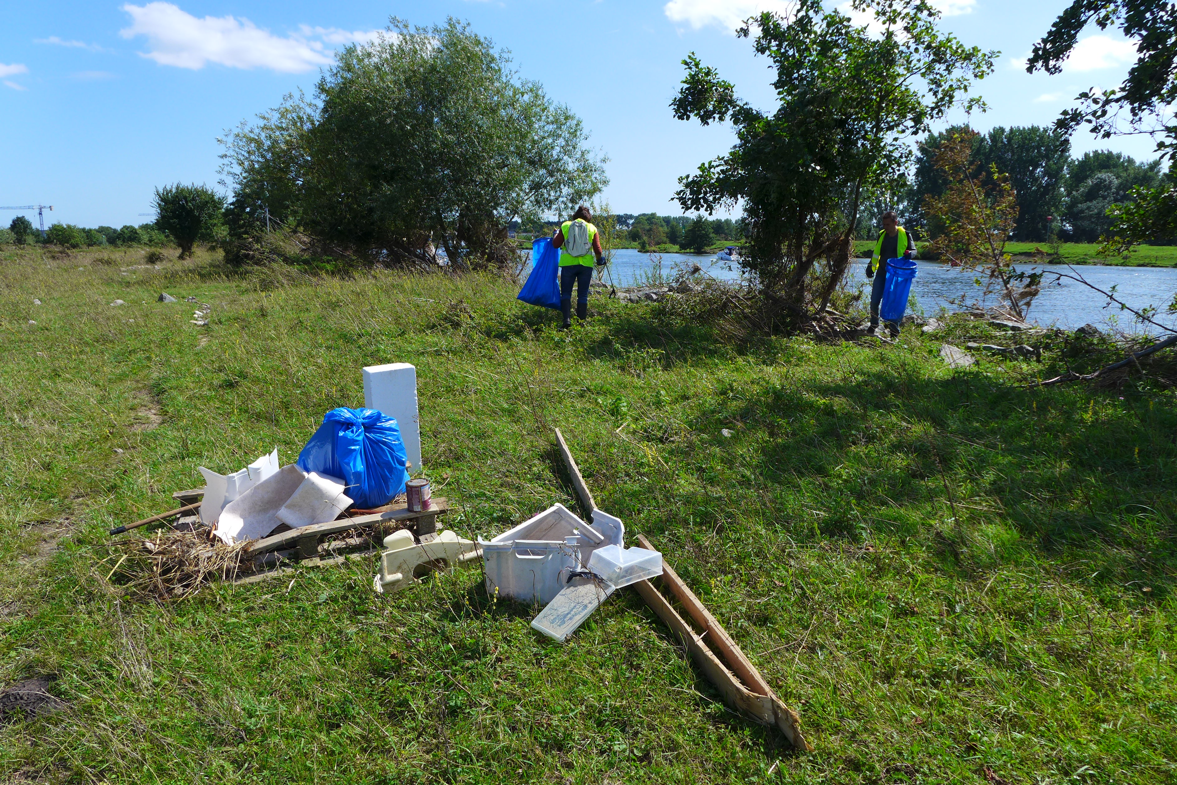 Hoogwater-opruimactie in RivierPark Maasvallei