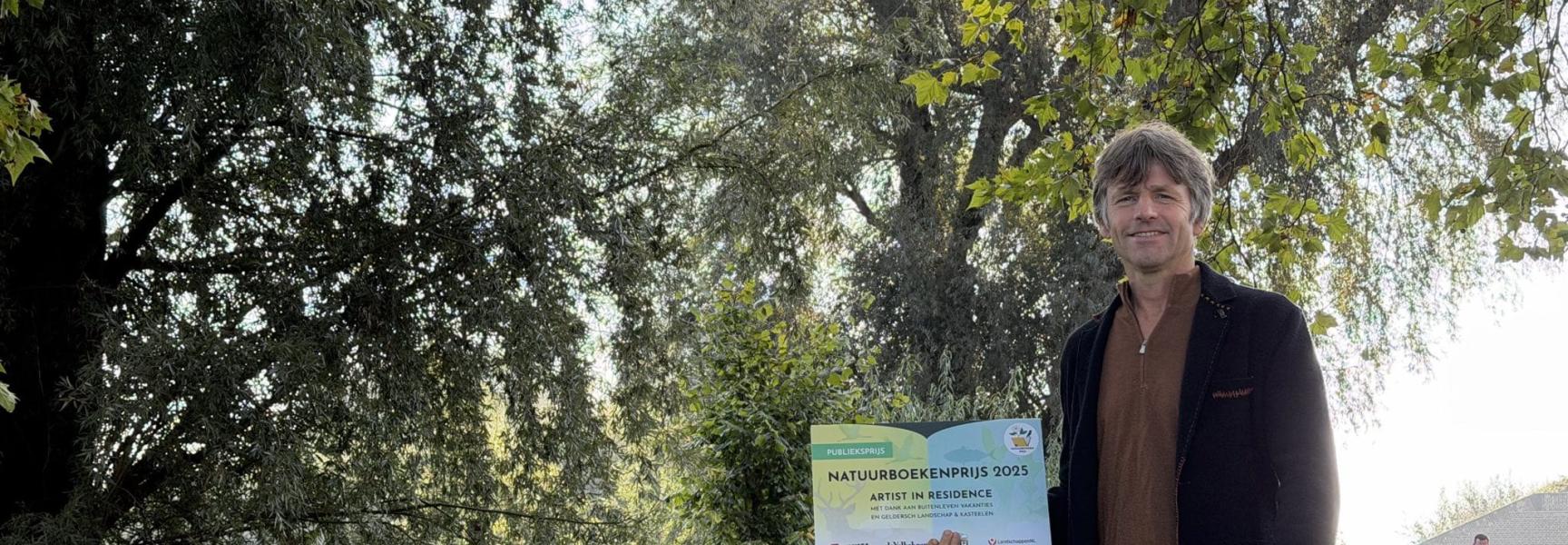 Jeroen Helmer wint Publieksprijs Natuurboek van het jaar Wildernis In Eigen Land 2025