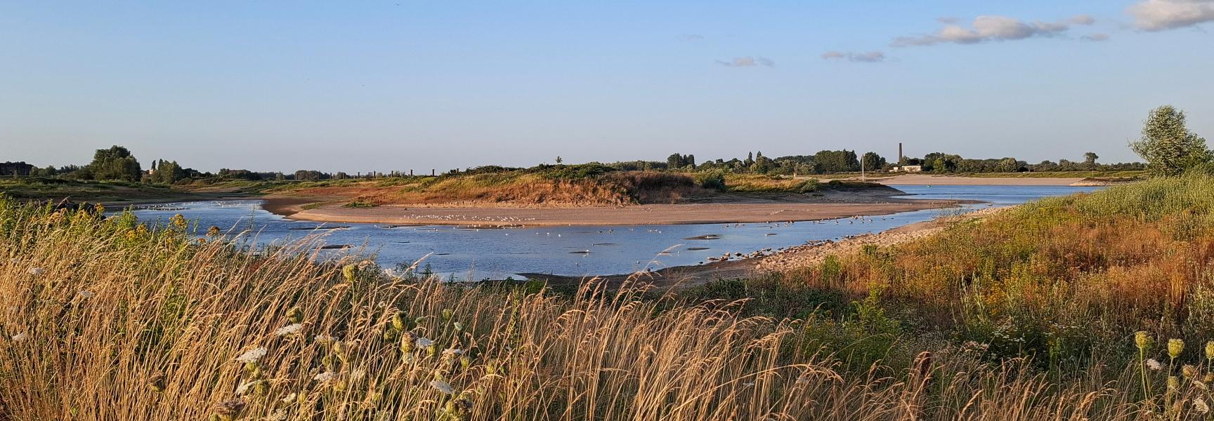 Laag water bij de inlaat van de Spiegelwaal