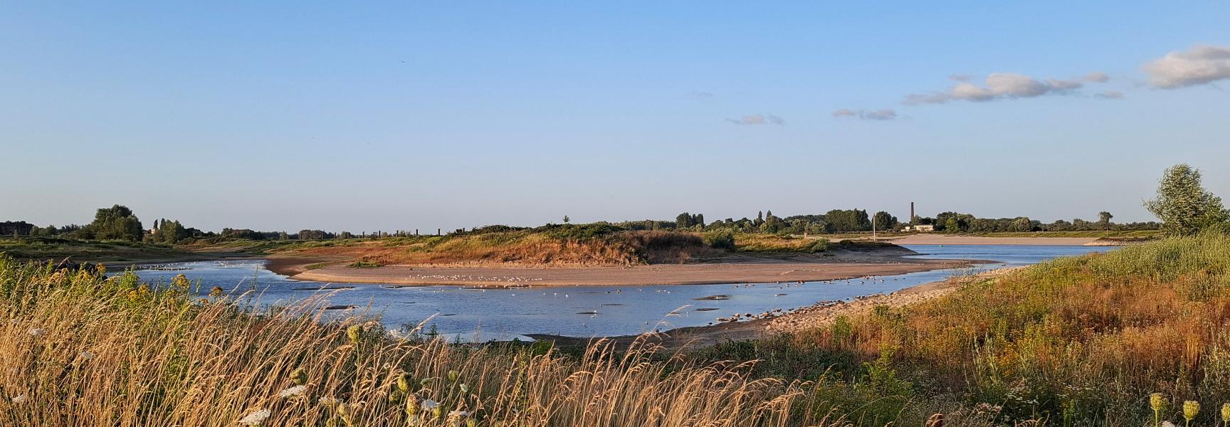 Laag water bij de inlaat van de Spiegelwaal