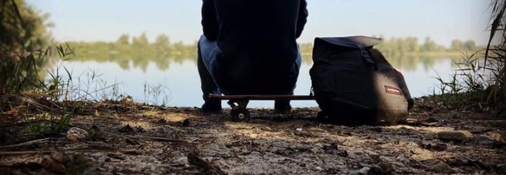 Student Teun van Beuningen tijdens veldwerk in de Gelderse Poort