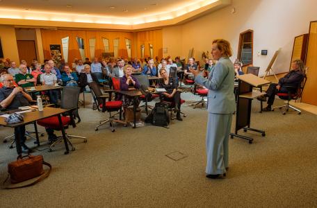 Gedeputeerde van de Provincie Noord-Brabant Hagar Roijackers is verheugd met 125 hectare nieuwe natuur. 