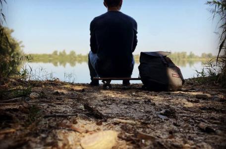Student Teun van Beuningen tijdens veldwerk in de Gelderse Poort