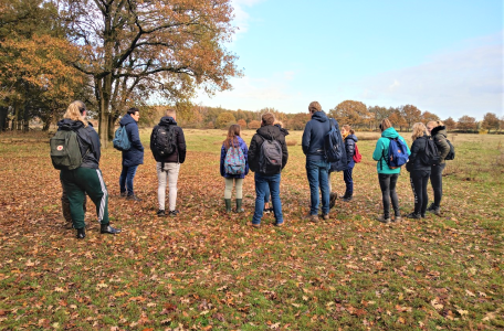Groep studenten op bezoek in De Maashorst (foto: Jetske van den Berg)